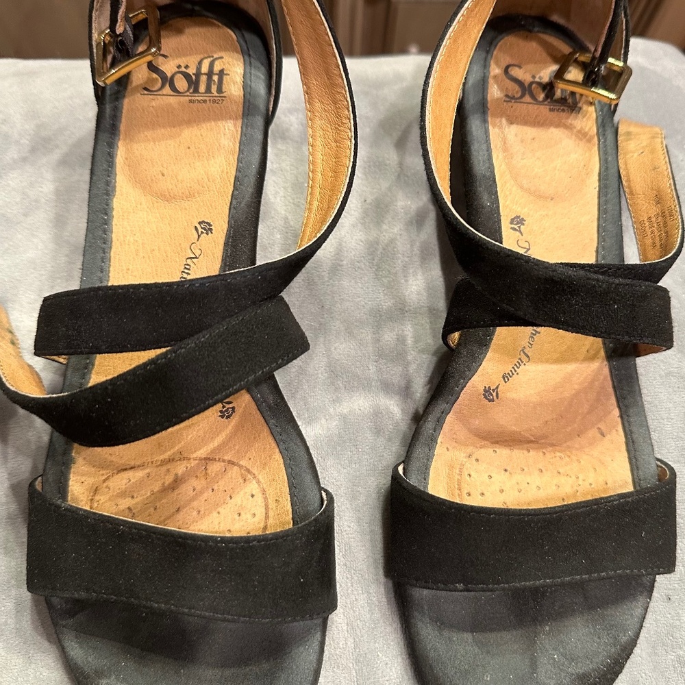 Sofft sandal, black suede, size 10